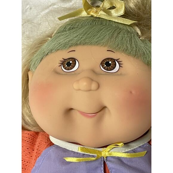 Jakks Pacific Play Along 2004 Cabbage Patch Kids Doll PA-02 Blonde Hair Red Sign - Picture 2 of 11